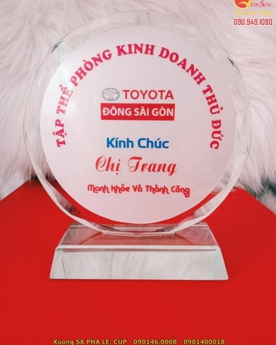 Kỷ niệm chương pha lê, Xưởng sản xuất pha lê (2)
