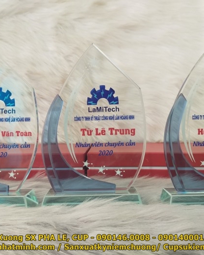 Kỷ niệm chương pha lê, Xưởng sản xuất pha lê (3)