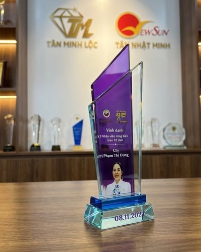 Cúp Kỷ niệm chương thủy tinh ngôi sao vát 2 lớp