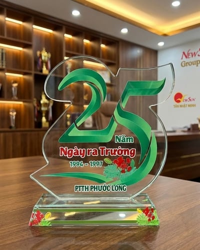 kỷ niệm chương thủy tinh làm theo yêu cầu - số 25