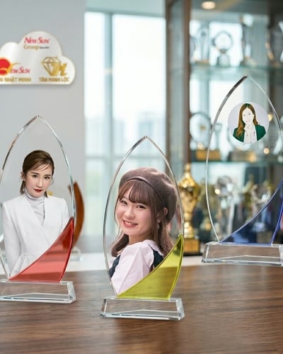 Kỷ niệm chương pha lê, Xưởng sản xuất pha lê (35)