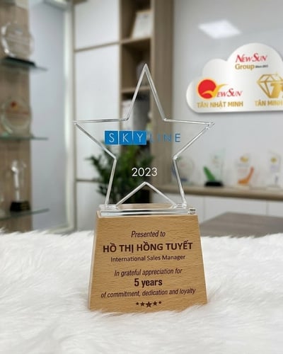 Kỷ niệm chương Pha lê ngôi sao đế gỗ