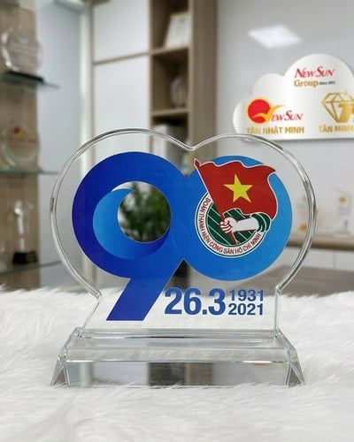 Kỷ niệm chương pha lê số 90 , 90 năm thành lập đoàn