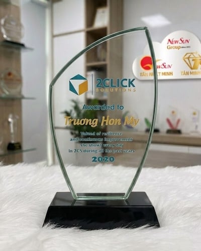 Mẫu Kỷ niệm chương thuỷ tinh đẹp hiện đại