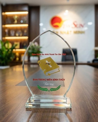 kỷ niệm chương thuỷ tinh nhọn thịnh hành