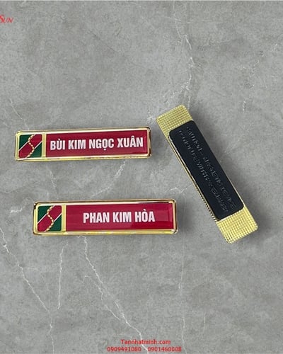 Làm bảng tên đeo áo