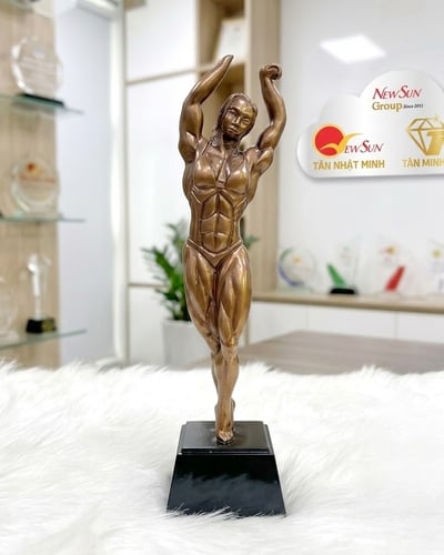 Làm Cúp Đúc Tượng Theo Yêu Cầu Riêng (2)