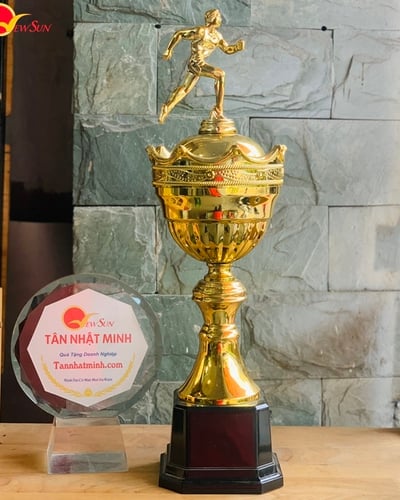 Cúp Chạy Bộ Kim Loại Đẹp (2)