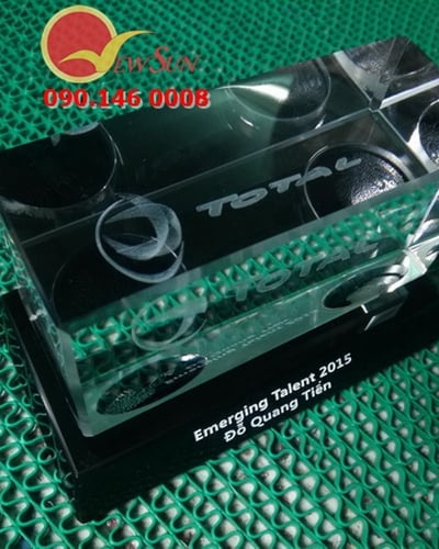 Quà Tặng Pha Lê 3D - Khắc Logo Công Ty