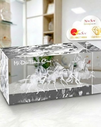 Pha lê 3d Khắc Mã đáo thành công