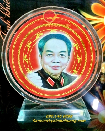 Kỷ niệm chương thủy tinh, in hình lên thủy tinh, pha lê tròn