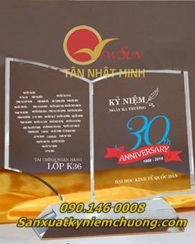 kỷ niệm chương tặng thầy cô, in hình quyển sách, chất liệu thủy tinh