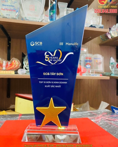 Cúp thủy tinh giá rẻ