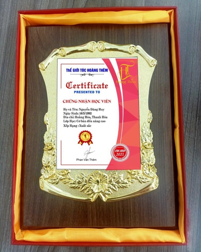 Bảng vinh danh, Kỷ niệm chương gỗ, biểu trưng gỗ viền hoa mai, in nền