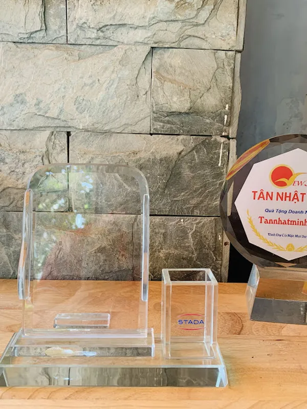 kỷ niệm chương để bàn, cắm bút pha lê, -44