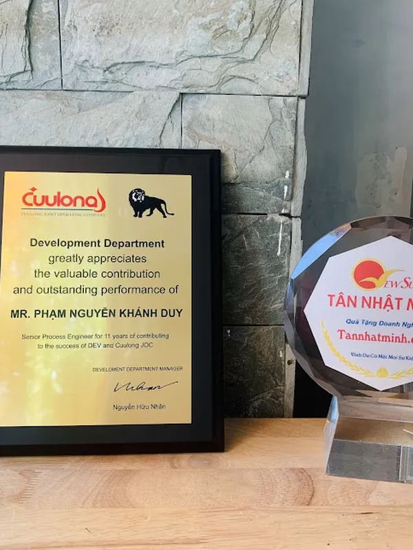 Kỷ niệm chương gỗ đồng, Bảng vinh danh kim loại Inox bóng kính