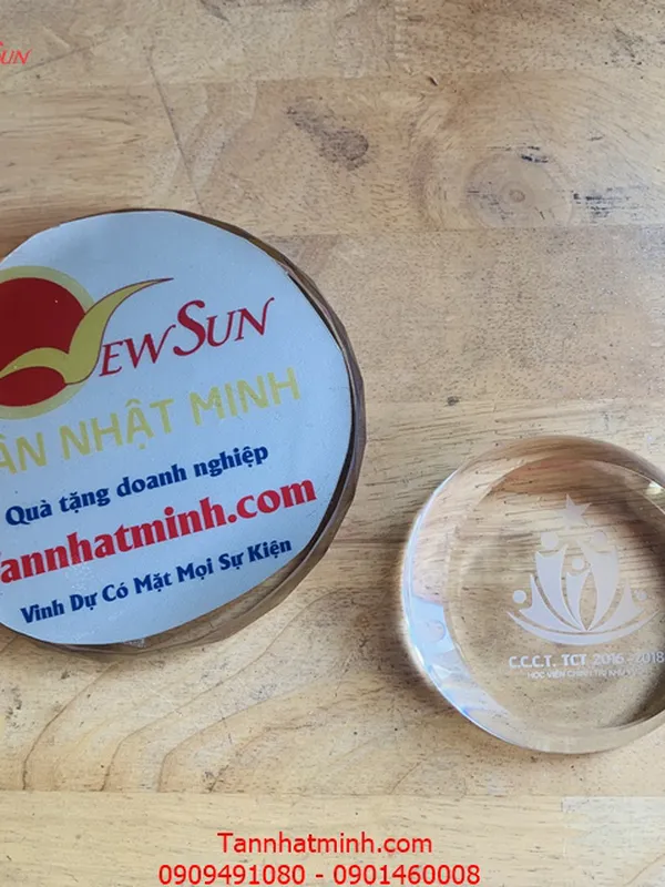 Chặn giấy pha lê, Bán kỷ niệm chương, pha lê đẹp - 13