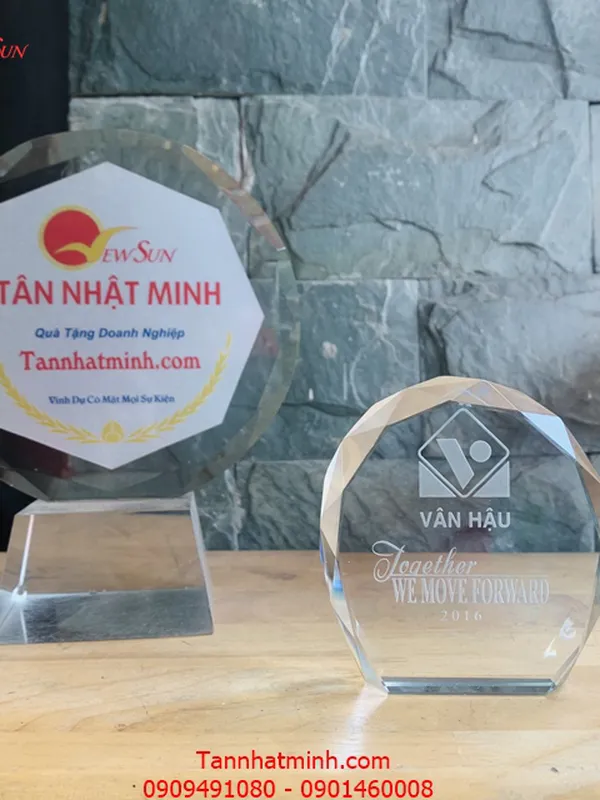 Chặn giấy pha lê, Bán kỷ niệm chương, pha lê đẹp - 12