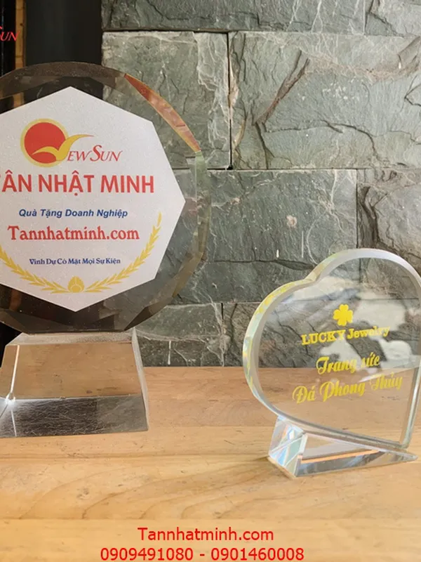 Chặn giấy pha lê, Bán kỷ niệm chương, pha lê đẹp - 4
