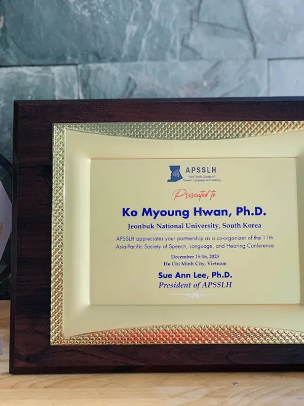 Bảng vinh danh, Biểu trưng Gỗ đồng ( Nhận làm lẻ) viền sang trọng