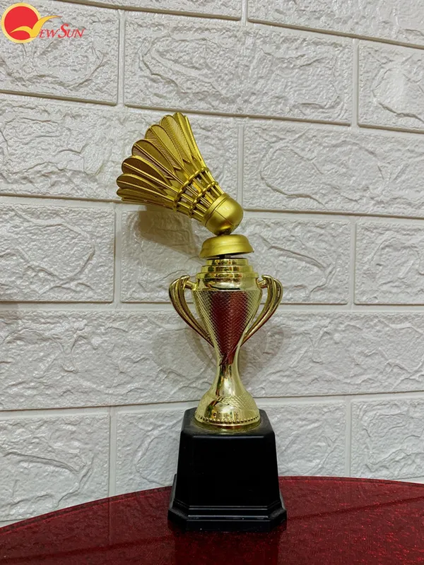 Cúp nhựa giá rẻ 34