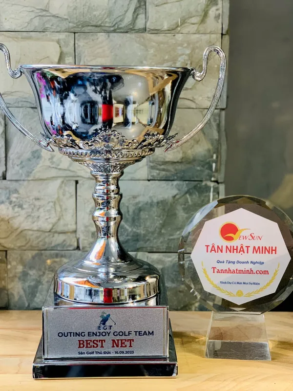 Cúp giải thưởng kim loại - Màu Bạc cao cấp