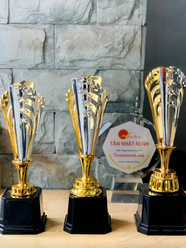 Cúp giải thưởng kim loại 91