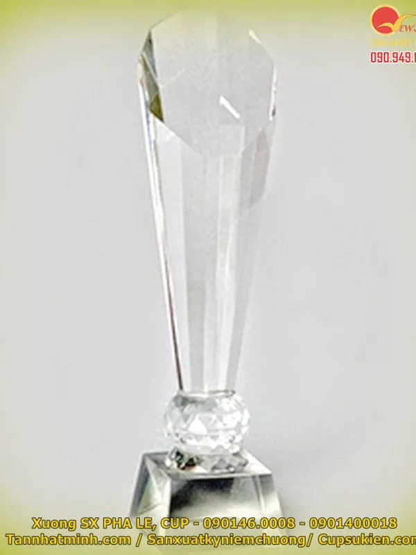 Cúp pha lê giá rẻ 9