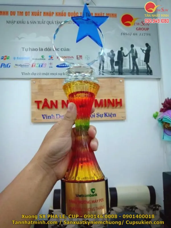 Cúp pha lê giá rẻ 24