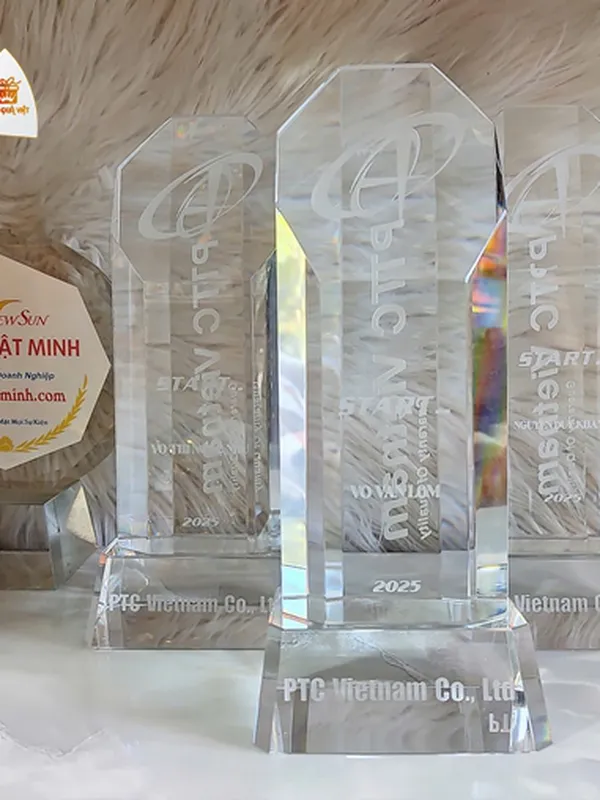 Cúp Pha Lê Khắc Nội Dung Bên Trong- Pha lê 3D, 2D