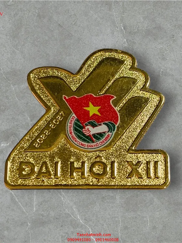 Làm huy hiệu cài áo kim loại