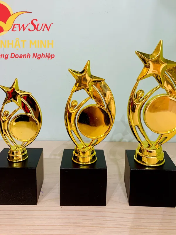 Cúp nhựa giá rẻ 22