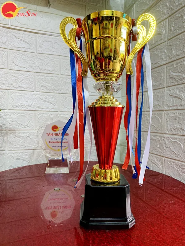 Cúp nhựa giá rẻ 20