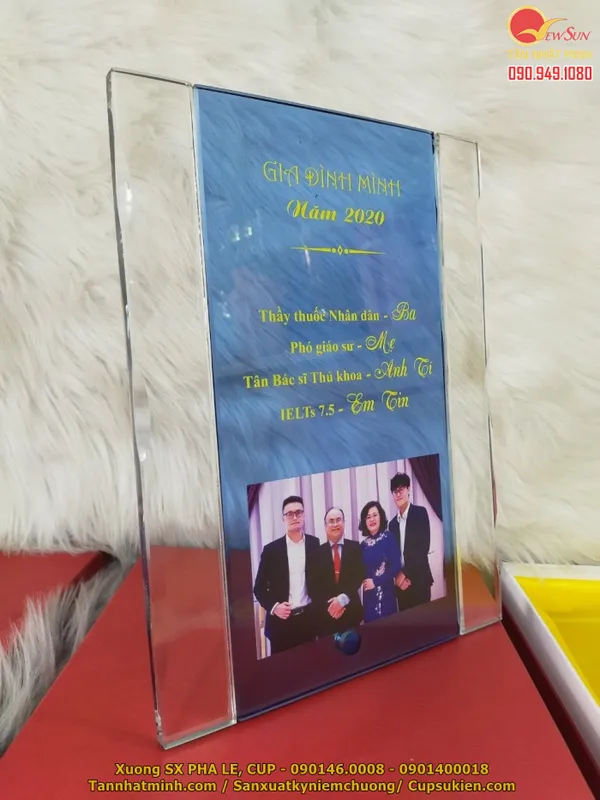 Sản xuất Kỷ niệm chương pha lê thủy tinh theo yêu cầu