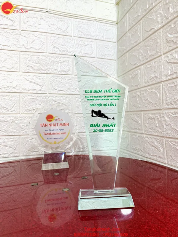 Cúp thủy tinh giá rẻ 26