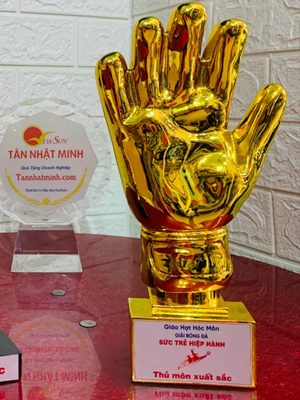 Cúp vinh danh, lưu niệm mạ vàng 9