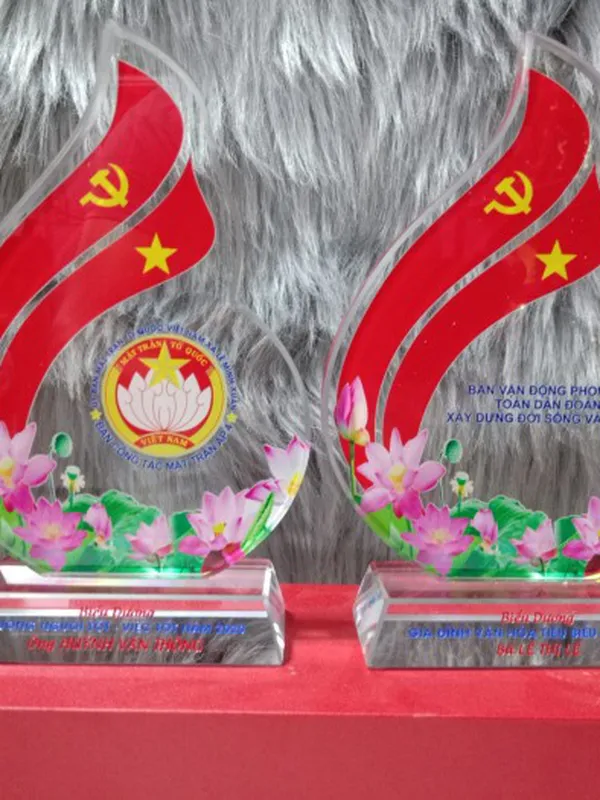 Làm Kỷ niệm chương, sản xuất pha lê thủy tinh