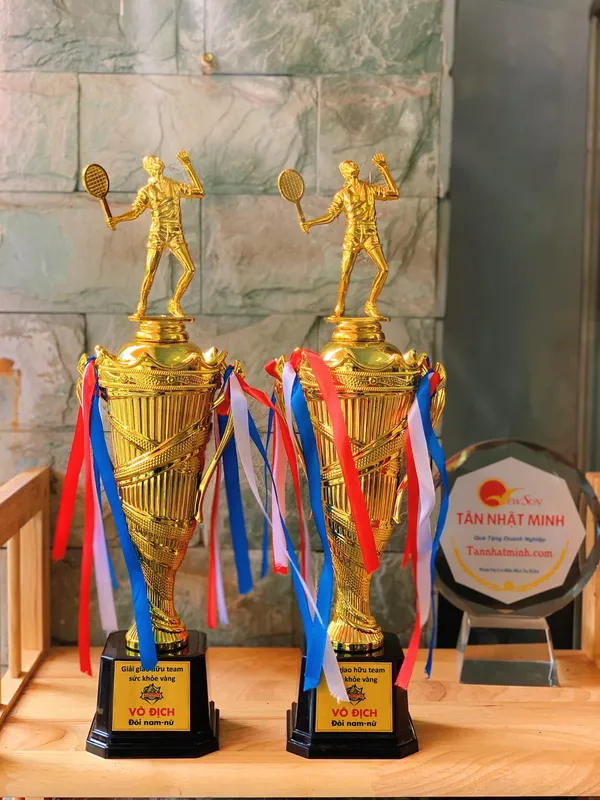 Cúp nhựa giá rẻ 19