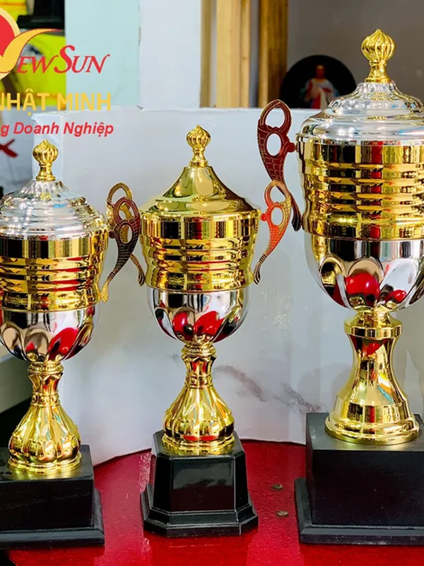 Cúp thể thao kim loại 101