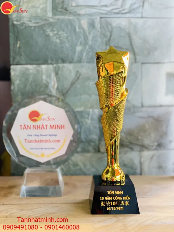 Cúp vinh danh, cúp lưu niệm mạ vàng  2