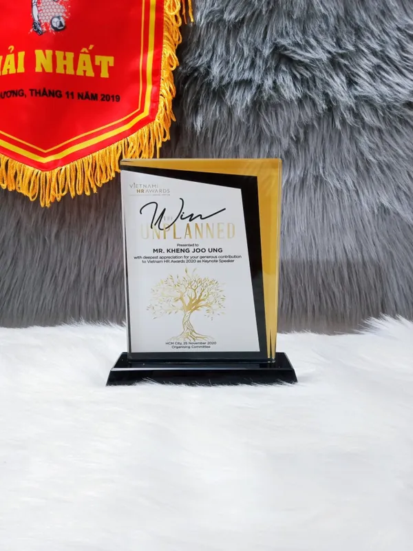 Làm kỷ niệm chương, Xưởng sản xuất thủy tinh pha lê - VIP 40