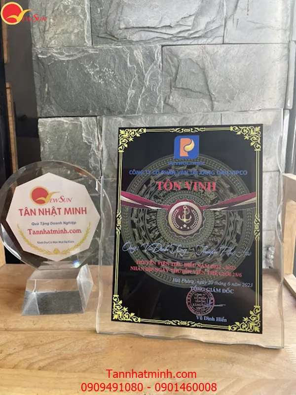 Bảng vinh danh, Kỷ niệm chương biểu trưng pha lê