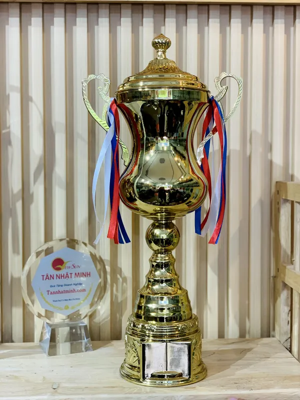 Cúp thể thao kim loại 77