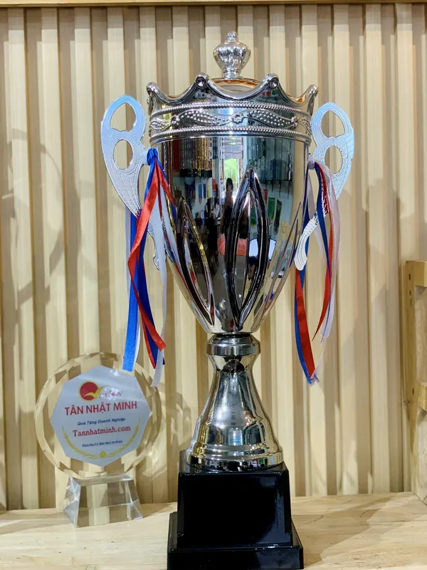 Cúp thể thao kim loại 73