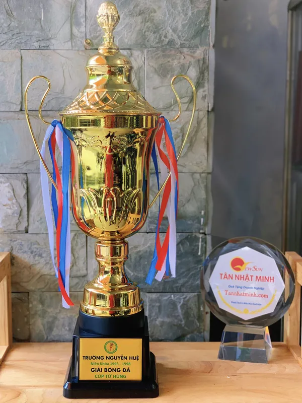 Cúp thể thao kim loại 72