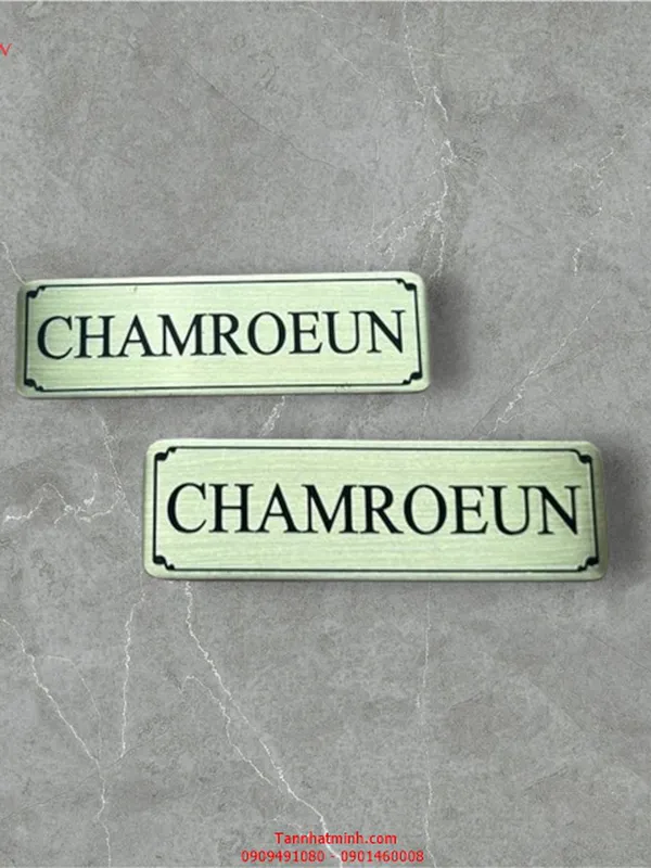 Bảng tên nhân viên cài áo