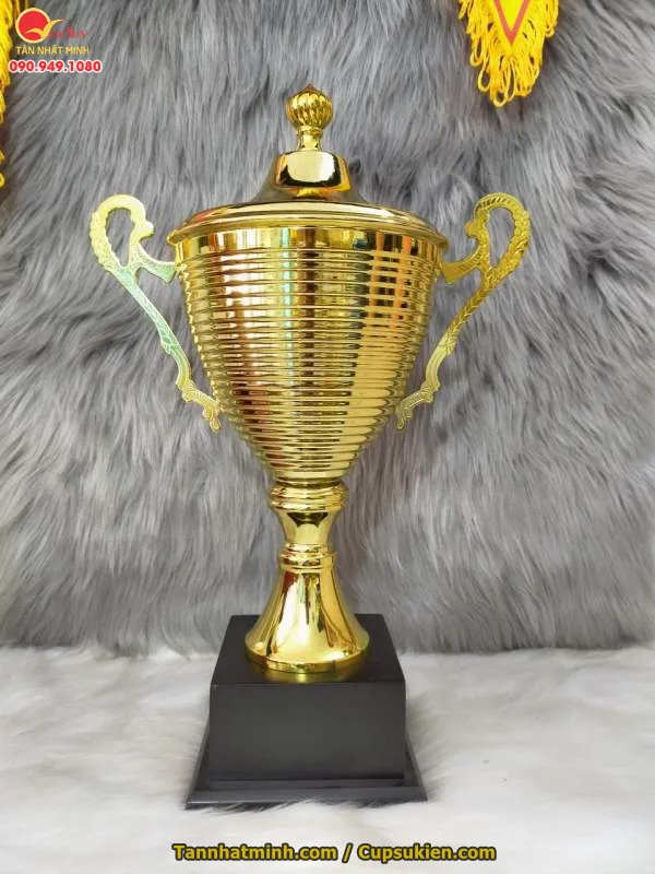 Cúp thể thao kim loại 102