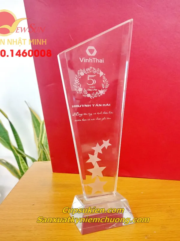 Cúp lưu niệm thủy tinh pha lê, xưởng sản xuât - 2