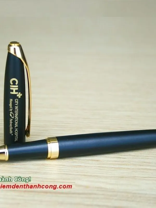 Khắc tên lên bút kim loại Vip 3, bút kim loại quà tặng
