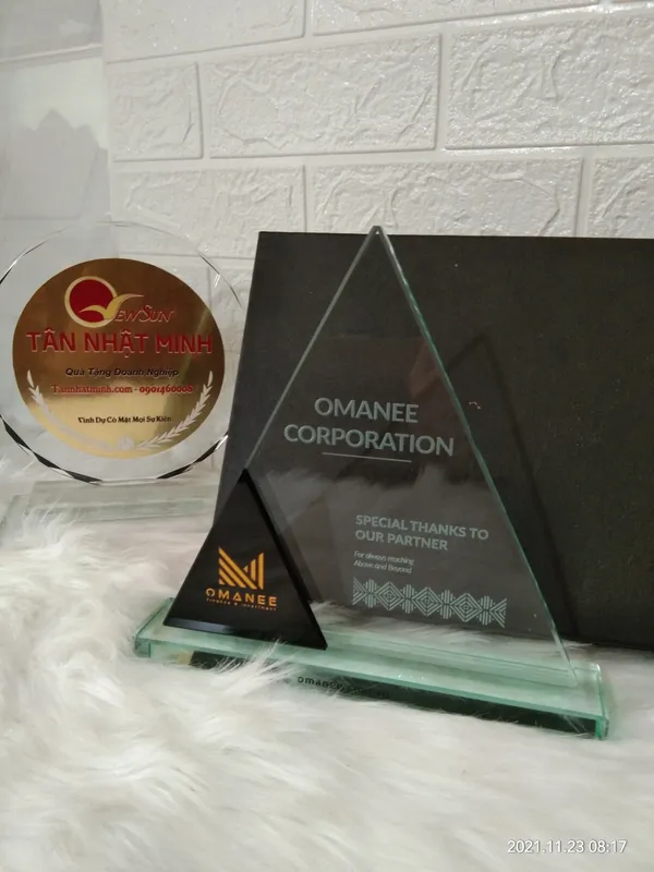 kỷ niệm chương thủy tinh giá siêu rẻ 22